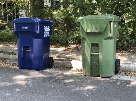 Huntsville garbage collection. In 2021 there was about a 9.6% decrease in the number of curbside garbage stops, and about a 15.2% decrease in the total number of garbage bags collected at curbside, compared to the previous year. As residents continue to increase their participation in waste diversion programmes such as the Blue Box and Green Bin programmes, we expect to … 