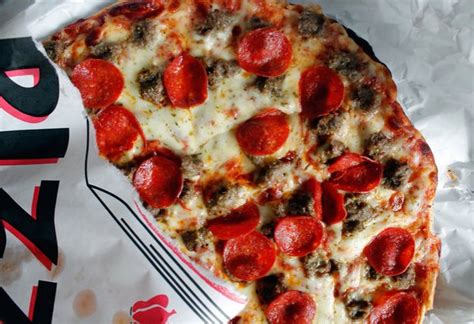 Hups pizza. Pizza Hut é a maior rede de pizzarias do mundo, com mais de 60 anos de tradição e qualidade. No site oficial da Pizza Hut, você pode conhecer o cardápio variado de pizzas, massas, entradas, bebidas e sobremesas, além de conferir as ofertas, os cupons, os combos e as novidades da Hut Box. Peça online ou pelo telefone e receba sua pizza … 