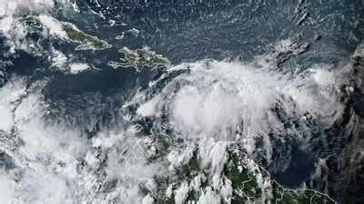 Hurricane Franklin nears Bermuda as a Category 2 storm
