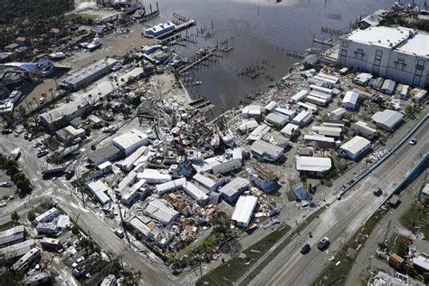 Hurricane Ian heads for Carolinas after pounding Florida