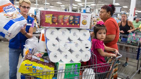 Hurricane Irma: Families race to grocery, hardware stores for …