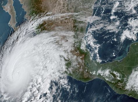 Hurricane Norma weakens slightly on a path toward Los Cabos in Mexico