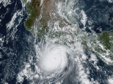 Hurricane Otis rapidly strengthens off Mexico’s Pacific coast as it heads toward Acapulco