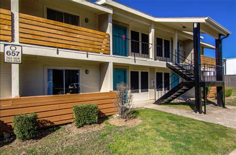 Hurst apts. The Arts Apartments at Park Place is located in Hurst, TX. Our one, two, and three bedroom apartments for rent feature custom cherry and white cabinets, sleek rosa pearl … 