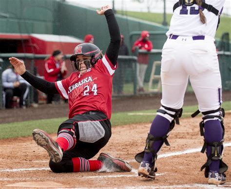 Husker softball score. Nebraska softball responded with an 8-0 run-rule victory in five innings over Michigan on Saturday afternoon ... A two-out six-run inning powered the Huskers past the Wolverines (16-14, 2-3 Big ... 