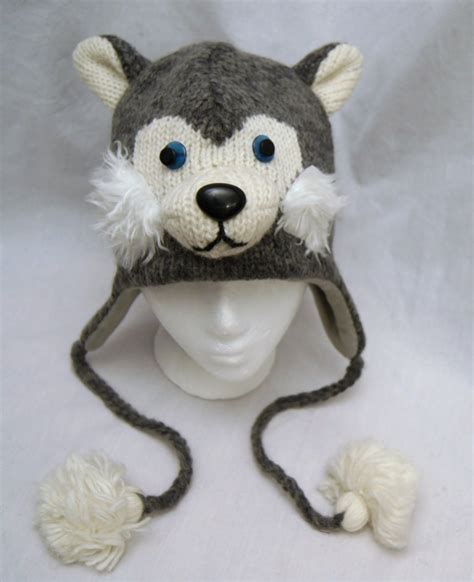 Husky hat. The husky hat with paws is designed to be multi-functional and can be interchanged between hat, scarf or gloves, or a combination of these three. You will feel the close comfort of luxury every time you don your beautiful new hat. A husky hat with paws is generally quite hard-wearing and can be a great component of your gear on the slopes or ... 