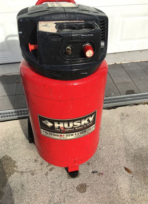 The quick coupler quickly connects an air compressor air h
