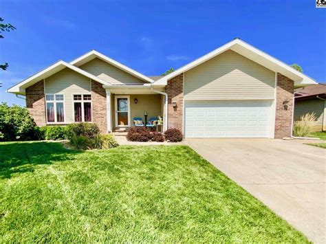 Hutchinson ks real estate. 625 E 3rd Ave, Hutchinson, KS 67501 is contingent. View 21 photos of this 3 bed, 1 bath, 1600 sqft. single family home with a list price of $95000. 