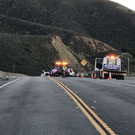 Hwy 1 crash north of tunnels in Pacifica shut down roadway Friday morning