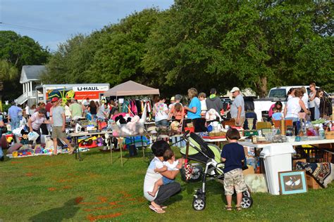 Hwy 25 yard sale. This group is dedicated to garage sale lovers who want information on the location and dates for the nation's largest highway sales, city wide yard sales, annual flea market extravaganzas and anything that meets the criteria of being a massive event. 