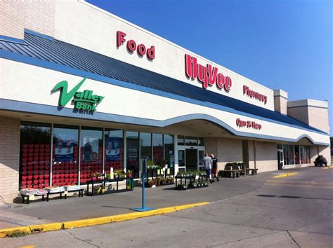 Hy vee food stores. Things To Know About Hy vee food stores. 