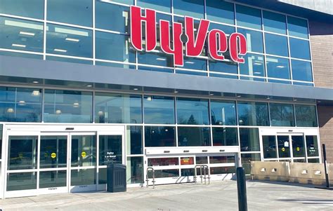 Hy vee springfield mo. Updated: Dec 31, 2021 / 10:49 PM CST. SPRINGFIELD, Mo. — Springfield’s new HyVee location, which is being built on East Sunshine Street, will include more than just groceries and household ... 