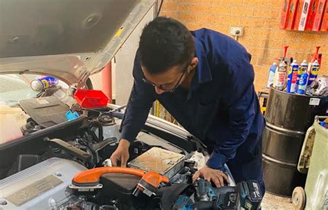 Hybrid mechanic. The Hybrid Shop is a network of independent service locations that offers a full range of services for hybrid and electric vehicles, including battery replacement, computer diagnostics, and traditional repair. Whether you need … 