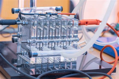 Hydrogen fuel cell breakthrough. A kilogram of hydrogen holds 39.4 kWh of energy, but typically costs around 52.5 kWh of energy to create. Hysata says its capillary-fed electrolyzer cell slashes that energy cost to 41.5 kWh ... 