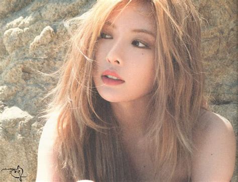 HyunA - Run & Run (Intro) Lyrics + Translation – iLyricsBuzz