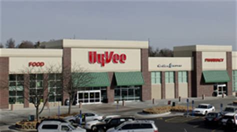 Hyvee lawrence. Things To Know About Hyvee lawrence. 