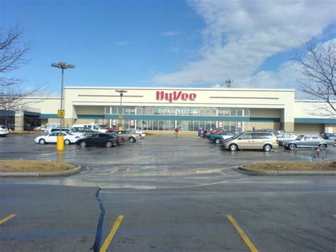 Hyvee shawnee. Get verified information about “HyVee Holiday Hours” and if the store is open or closed on holidays. HyVee is an American employee-owned supermarket chain founded in 1930 in Beaconsfield, Iowa (US).. HyVee stores offer full-service departments like bakeries, pharmacies, and floral.. Innovation is a focus, with services like online ordering, … 