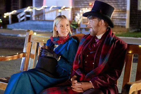 I’ve watched dozens of cheesy holiday rom-coms this year. Here are 5 good ones