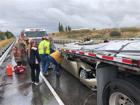 I 15 accident today utah. Fatal Crash I-15 milepost 272, Utah County (Updated 11/1/21)Now a double fatal. Sunday October 31, 2021. On October 31, 2021 at 12:05 AM, a Kia passenger car was stopped in the right emergency lane of I-15 southbound at milepost 272. A Toyota pickup was traveling southbound at the same location and drifted into the emergency lane … 