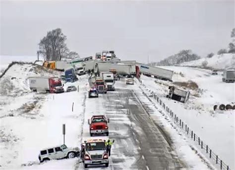 Dec 22, 2022 · Iowa DOT cameras show multiple semi crashes that have backed up traffic, with one of them being between County Road V52 and County Road V66, three miles west of Williamsburg. The other crash is on ... . 