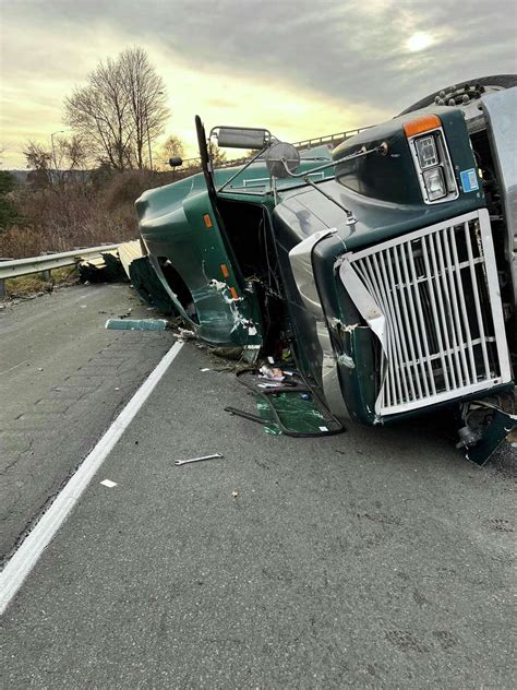 Oct 29, 2023 · DANBURY — A multi-car crash on Interstate 84 closed Exit 6 Sunday, officials say. According to the Connecticut Department of Transportation, a multi-vehicle crash on I-84 west between exits 6 .... 