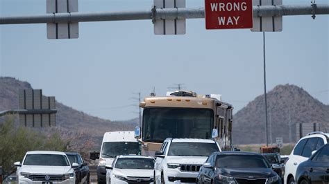 Interstate 10 westbound will be narrowed to three lanes between Broadway Road and 40th Street near Phoenix Sky Harbor International Airport for barrier work; the I-10 westbound ramp to the U.S. 60 .... 