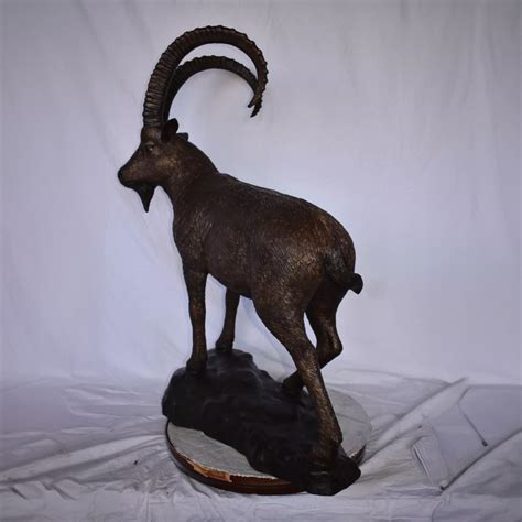 Ibex Statue - Low Poly Style on Rocky Base - Cults 3D - muktibox.com