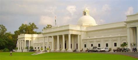 IIT Roorkee: A Complete Guide - Uniform Application