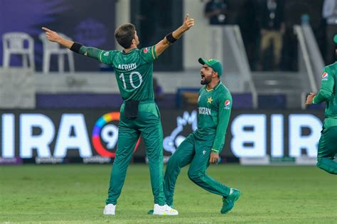th?q=IND vs PAK 2022 Pakistan ko Shaheen Afridi ki kami mehsoos nahi karne  di KL Rahul mercilessly trolled for a first ball duck