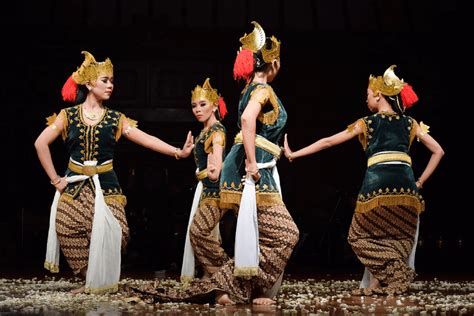 Indonesia Traditional Dances - Tarian Daerah Nusantara - muktibox.com