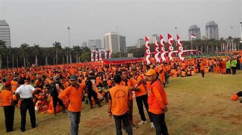 Ini Penghasilan dan Fasilitas yang Didapat Pasukan Oranye di DKI ... - raincitystudios.com