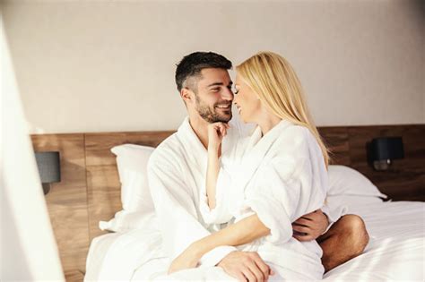 INTERRACIAL CUCKOLD sentuhan lembut & dewasa premium referensi vedeo xxx buka link pada foto berikut segera download tertawa geli Desi Hot Clips 41 image 1