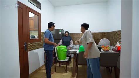Intip Desain Dapur dan Meja Makan di Rumah Baru Jirayut: Modern ... - raincitystudios.com