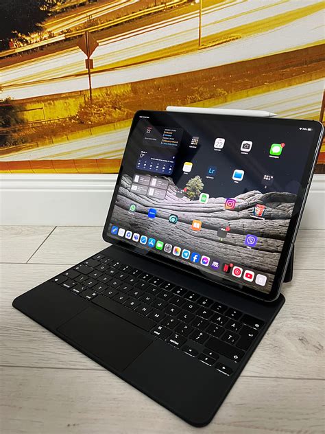 IPAD pro 12,9 (5th gen) WIFI + 5G 512GB pen en klavier als n