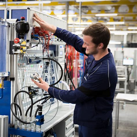 IT-Ausbildung bei der BMW Group: Ausbildung: BMW Group Karriere