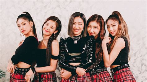 ITZY Members Age (Updated Current Age) and Debut Age