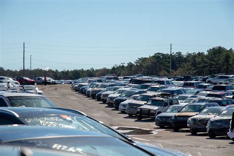Mon - Fri 8am - 4:30pm (ET) Branch yards close earlier than the offices to allow extra time for pullout/loading. Vehicles can be picked up on sale day. For the pick up status of a purchased vehicle, please call 877-272-6665. Transport drivers and towers are required to wear a highly visible safety vest anytime on IAA property..