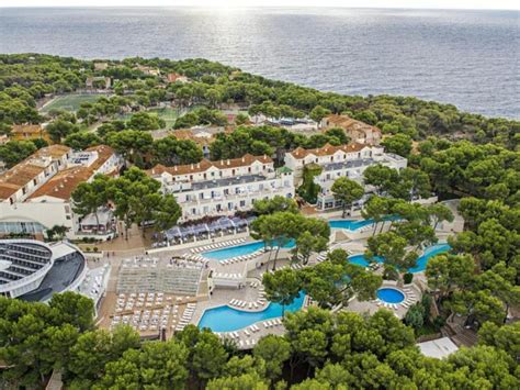  A Iberostar Hotels & Resorts é uma cadeia de hotéis líder em hotéis de férias presentes nos principais destinos turísticos da Espanha, Mediterrâneo e Caribe. Com mais de 120 hotéis de 4 e 5 estrelas, os hotéis e resorts da Iberostar oferecem hotéis e resorts para desfrutar de férias Na praia, com golfe, spa e bem -estar, além de ... .