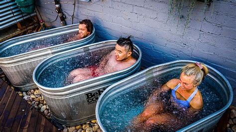 Ice bath club. Nov 26, 2023 · 3. May help you focus. Honestly, you may just like a cold plunge now and then, especially if you find that the jolt of cold helps snap your brain into focus. “Some people feel that it’s a very ... 
