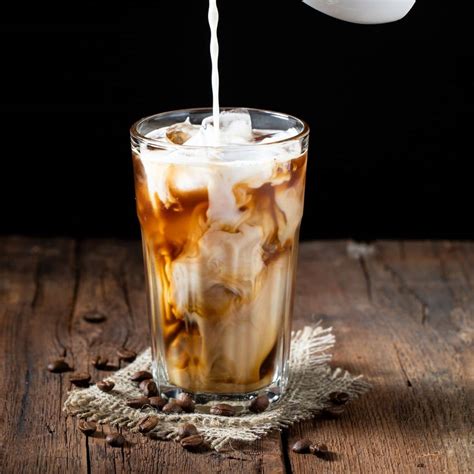 Ice coffee. May 14, 2020 · Stir the mixture, place the plunger on top, and let sit for two minutes. Meanwhile, weigh out 102 grams of ice in your serving glass. (A big rocks glass is nice!) Now plunge, slow and steady ... 