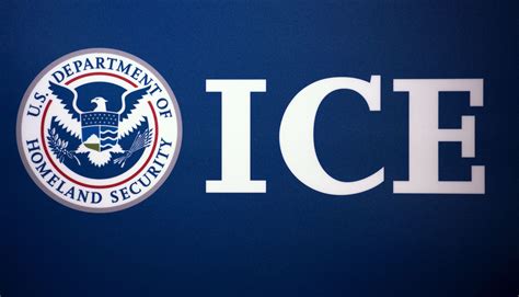 Ice gov. Servicio de Inmigración y Control de Aduanas de EE. UU. El Servicio de Inmigración y Control de Aduanas de Estados Unidos (ICE, por sus siglas en inglés) fue creado en 2003 mediante la fusión de los elementos investigativos y de control migratorio interior del antiguo Servicio de Aduanas de Estados Unidos (U.S. Customs Service) y el antiguo ... 
