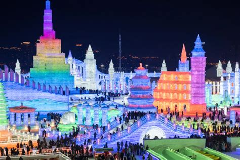 The 25th Harbin Ice and Snow World (Harbin Ice and Snow World 2024) will cover an area of 810,000 square meters. With 250,000 cubic meters of ice and snow, dozens of ice and snow landscapes will be built under the theme of "Dragon Soaring in the Ice and Snow, Chasing Dreams in Asian Winter Games", telling Chinese stories and transmitting the voice of Heilongjiang province.
