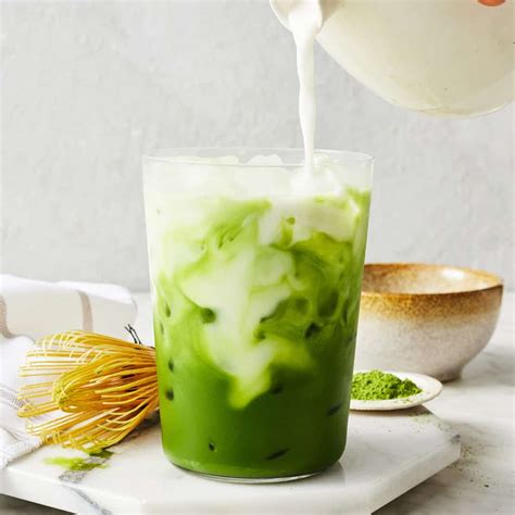 Iced Matcha Latte Daily #matchalatte #healthbenefits …