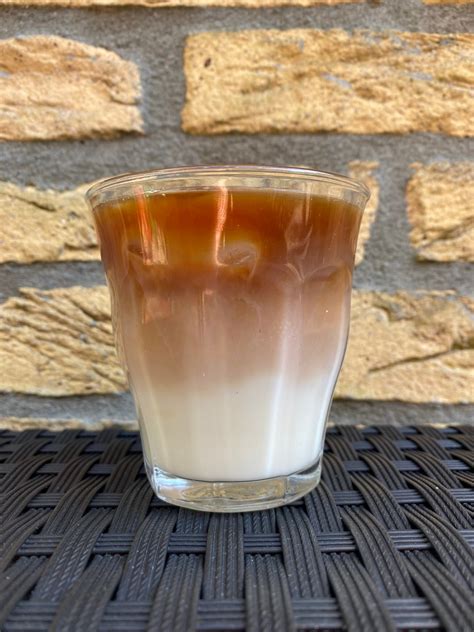 Iced macchiato. Our Cloud Macchiato is light and airy with layers of fluffy foam*, cascading espresso, vanilla-flavored syrup and a drizzle of caramel served over ice. Experience a whole new cool way to love your iced macchiato. 