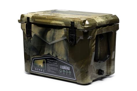 The MILEE Iceland cooler comes in 4 colors that I know; marine camo, green, melon red and tan. There’s a 5th color I guess but it’s not available now (at the …. 