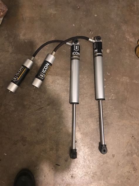 The ICON 2.0 rear shock can handle 8" to 10" of lift, making it perfect for truck's running larger rear blocks and even complete lift kits. The 2.0 series shock features an extremely strong and durable construction and was designed from the ground up to give your F250 or F350 improved suspension response, longer travel, and greatly reduced fade .... 