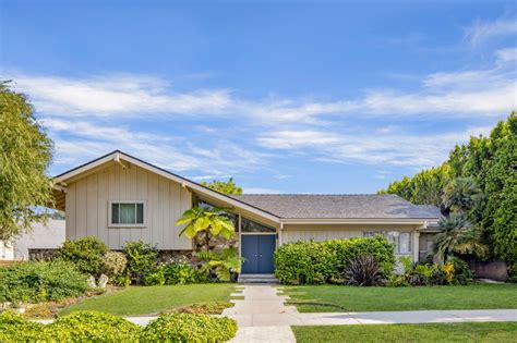 Iconic 'Brady Bunch' house heads to market after major renovations