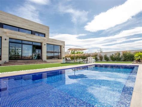 Idealista aranjuez.  2.  Spanning 153m&sup2;, this property offers a perfect bl...