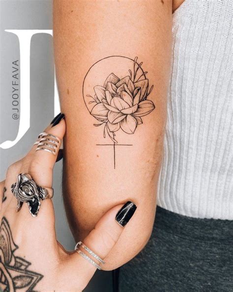 Ideias De Tatuagens. Heidiburch. 1. Tatuagem Ornamentada. Tatuagem Floral. Decalque Tatuagem. Tatuagens Nerds. Tatuagens Aleatórias. Tatuagem Na Perna. ... 31 Tatuagens Fantásticas no Peito para voce se inspirar #tatuagensnopeito #tatuagensfemininas #tatuagens #tatuagenssimples. On.. 