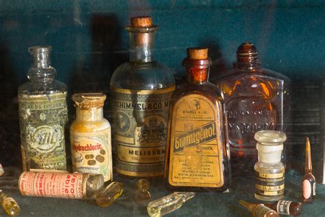 Identification old glass medicine bottles. by Dr. Lori Verderame. Medicine Bottles. By the 1700s, hundreds of medical elixirs, concoctions, and serums were on the market. The varied and interesting history of medicine bottle collecting dates back to the British red coats bringing cure-alls to America during the Revolutionary War, features the production of medical expos that attracted thousands to experience the newest remedies of the ... 